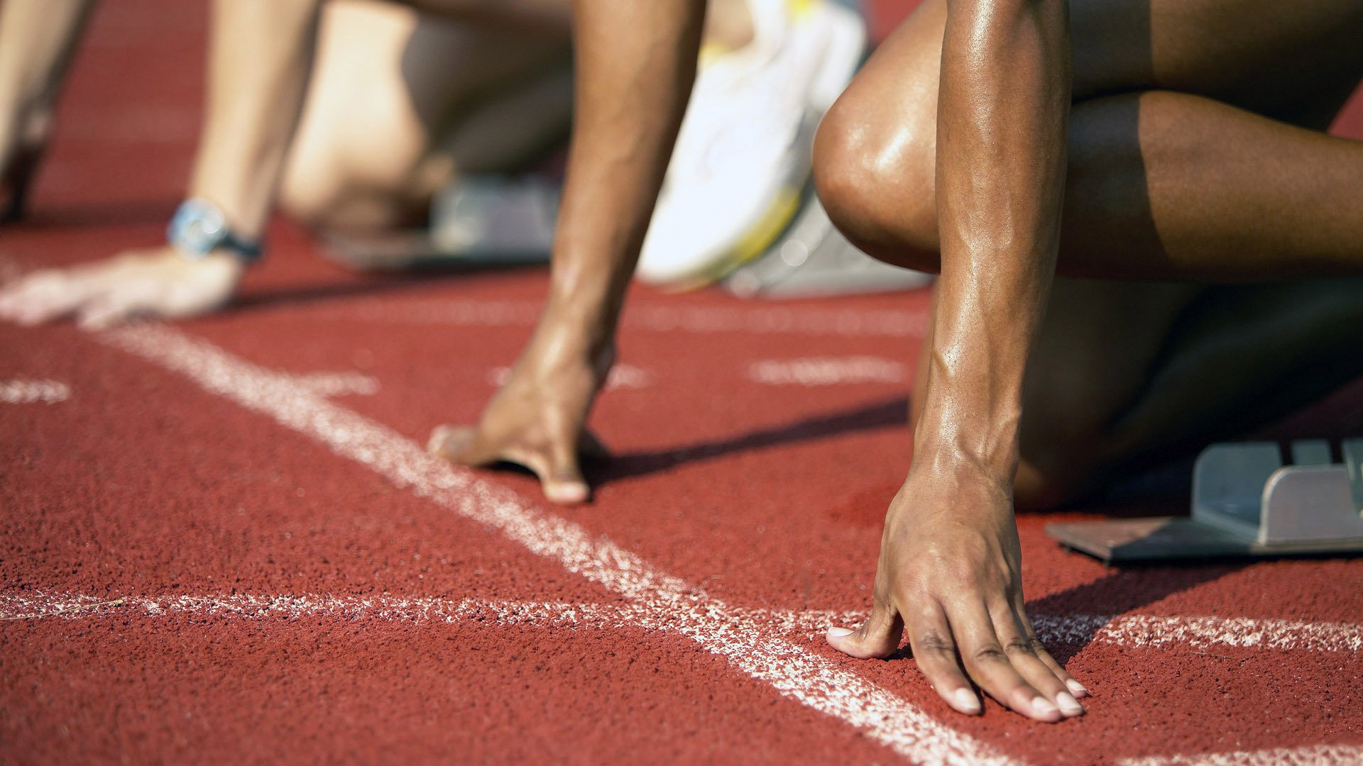 跳水赛场南非男将精准入水，南非跳远运动员